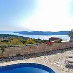 Villa Tony - Five Bedroom With Terrace, Swimming Pool And Sea View *