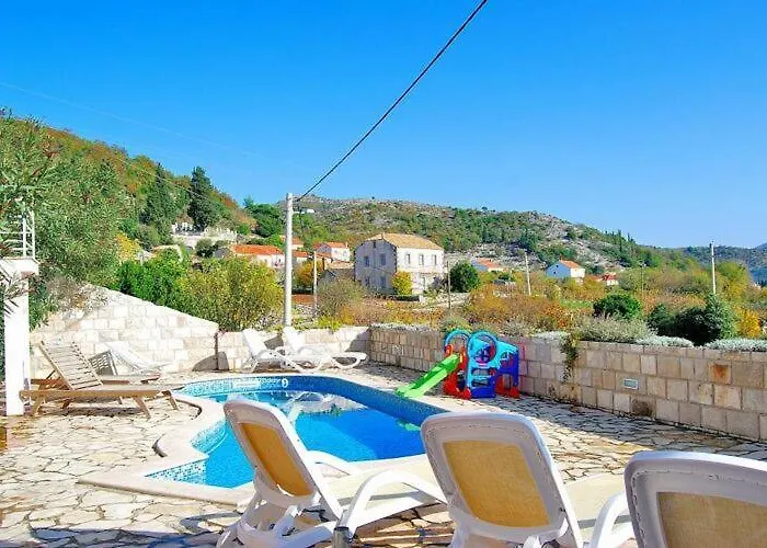 Tony - Five Bedroom With Terrace, Swimming Pool And Sea View