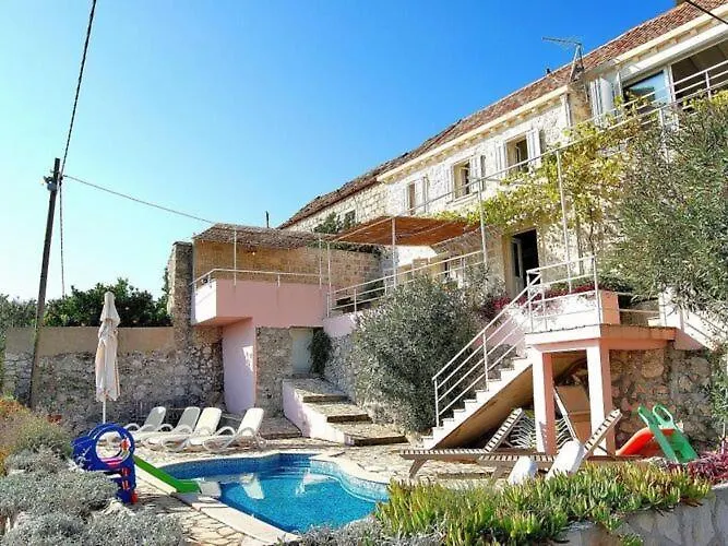 Tony - Five Bedroom With Terrace, Swimming Pool And Sea View *