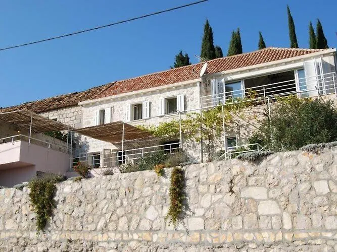 Tony - Five Bedroom With Terrace, Swimming Pool And Sea View 오라사크
