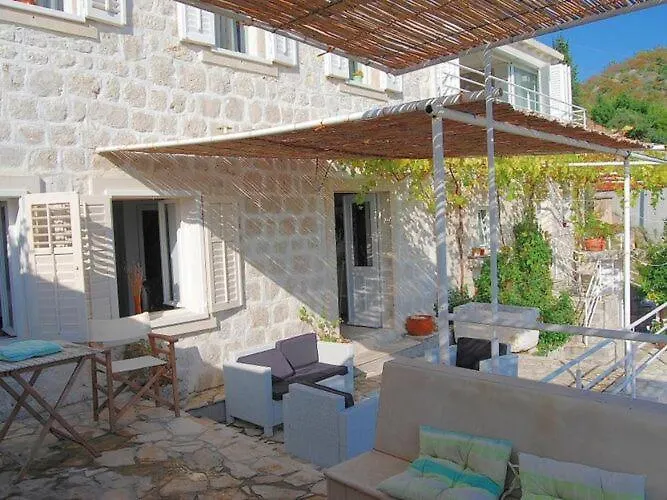Tony - Five Bedroom With Terrace, Swimming Pool And Sea View * 오라사크