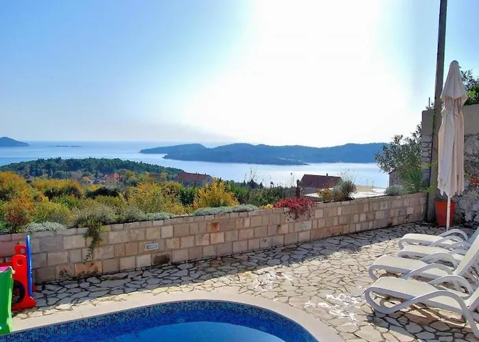 Tony - Five Bedroom With Terrace, Swimming Pool And Sea View 오라사크