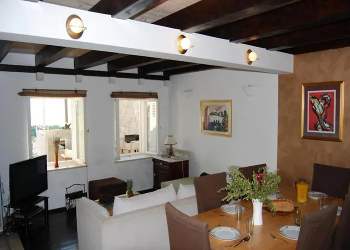 Tony - Five Bedroom With Terrace, Swimming Pool And Sea View *