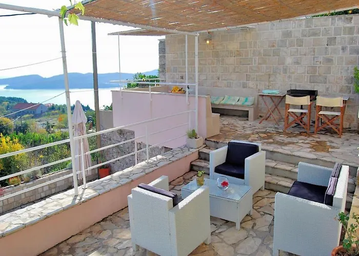 Tony - Five Bedroom With Terrace, Swimming Pool And Sea View 오라사크