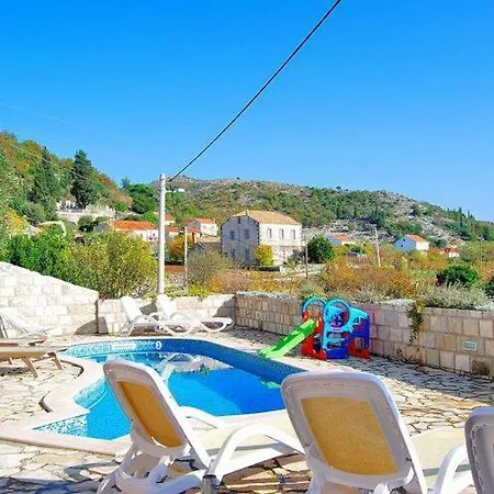 Tony - Five Bedroom With Terrace, Swimming Pool And Sea View