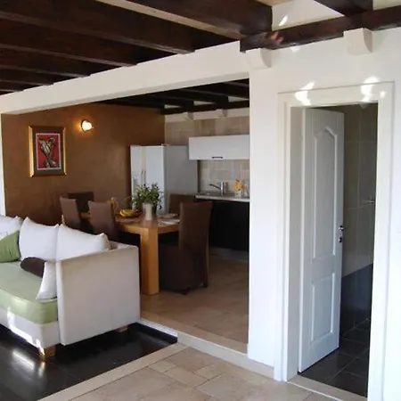 Tony - Five Bedroom With Terrace, Swimming Pool And Sea View *