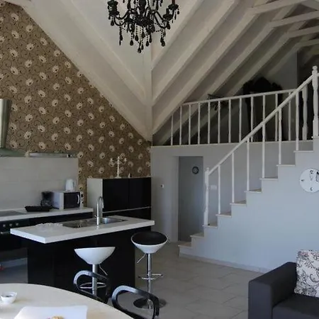 Tony - Five Bedroom With Terrace, Swimming Pool And Sea View *