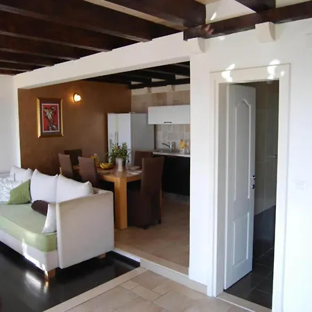 Villa Tony - Five Bedroom With Terrace, Swimming Pool And Sea View