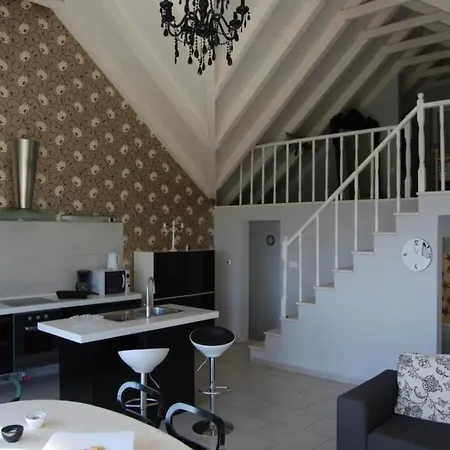 Tony - Five Bedroom With Terrace, Swimming Pool And Sea View