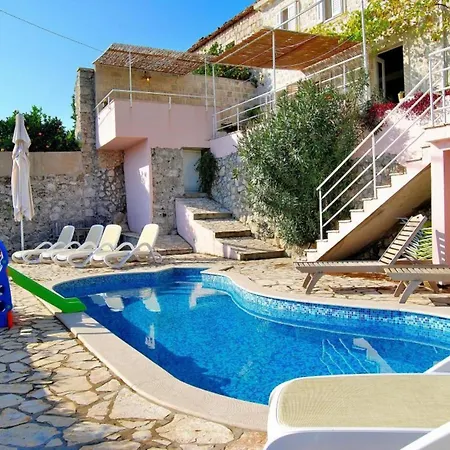 Villa Tony - Five Bedroom With Terrace, Swimming Pool And Sea View *